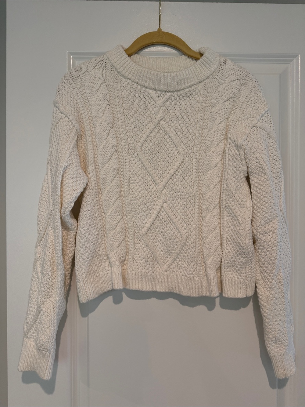 Quince Cream Cable-Knit Crop Crewneck Sweater
